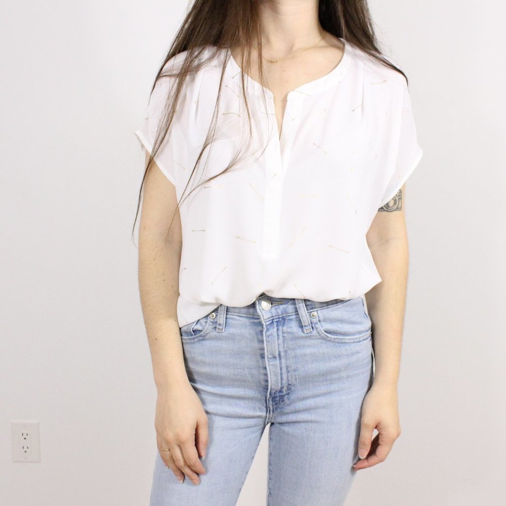 Icone White Short  Sleeve Blouse with Arrows